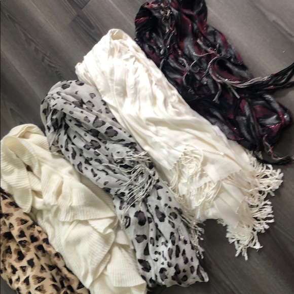 Bundle of 5 cream and leopard print scarves - Picture 3 of 9